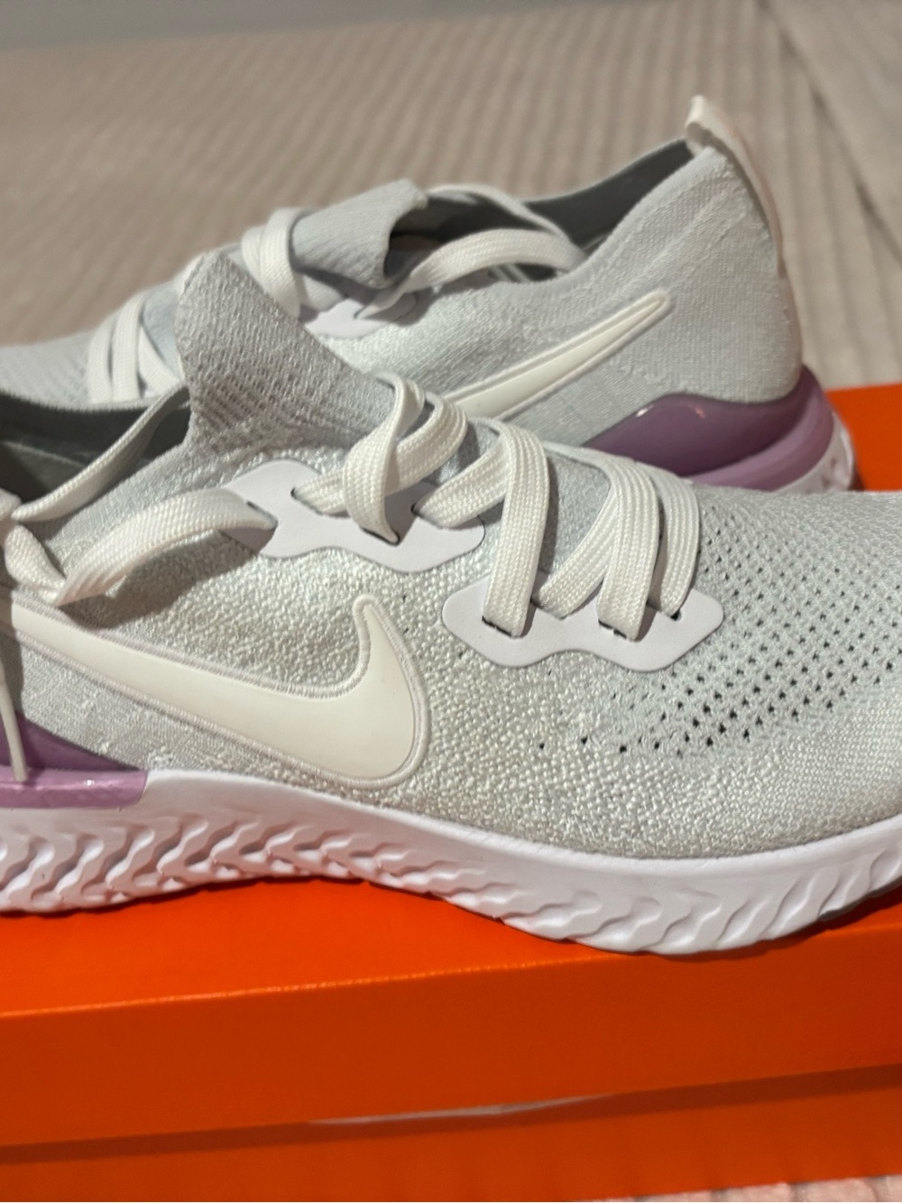 Nike Women White & Light Purple Training Sneakers